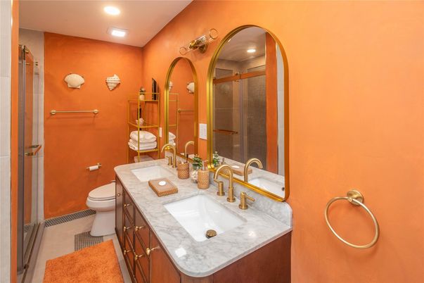 Bathroom, Dual Sink Vanities, Interior, Recessed Lighting