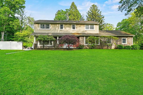 Backyard, Exterior, Facade, Split Level