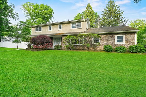 Backyard, Exterior, Facade, Split Level