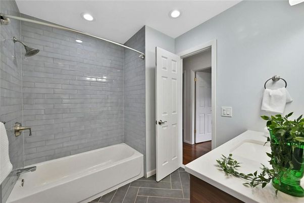 Bathroom, Interior, Recessed Lighting