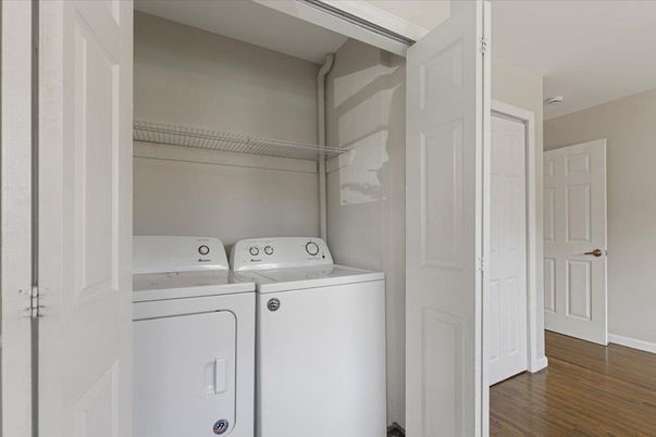 Interior, Utility Closets, Washer, Wood Texture Flooring