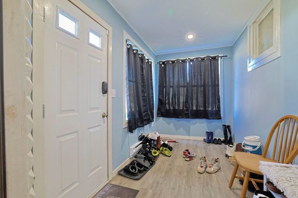 Fitness Equipment, Interior, Recessed Lighting, Wood Texture Flooring