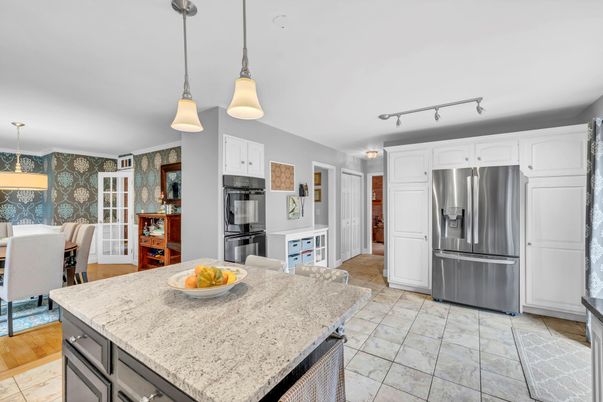 Dining room, Interior, Kitchen, Pendant Lights, Stainless Steel Appliances
