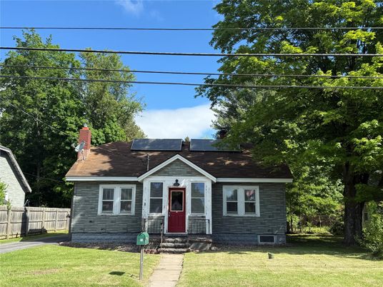 Exterior, Facade, Cape Cod