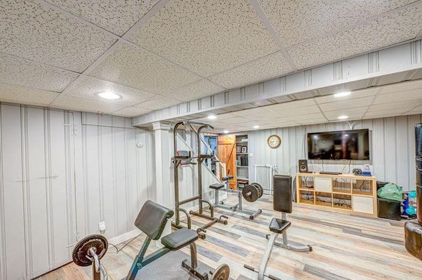 Fitness Equipment, Interior, Recessed Lighting, Wood Texture Flooring