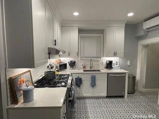 Interior, Kitchen, Recessed Lighting, Washer
