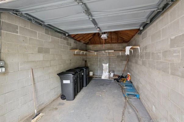 Garage, Interior, Stone Walls, Washer