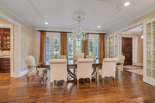 Chandelier, Dining room, Interior, Recessed Lighting, Wood Texture Flooring