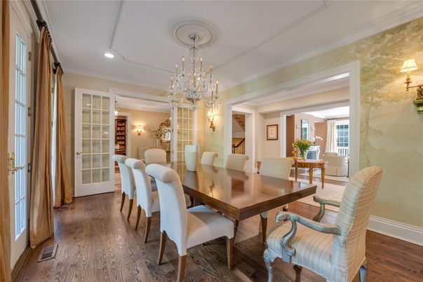 Chandelier, Dining room, Interior, Recessed Lighting, Wood Texture Flooring