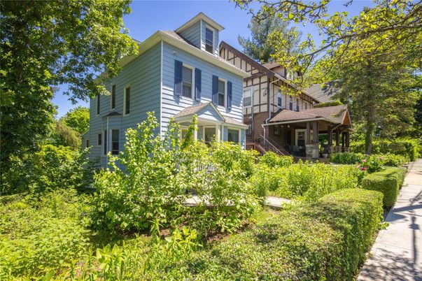 Exterior, Facade, Queen Anne Victorian