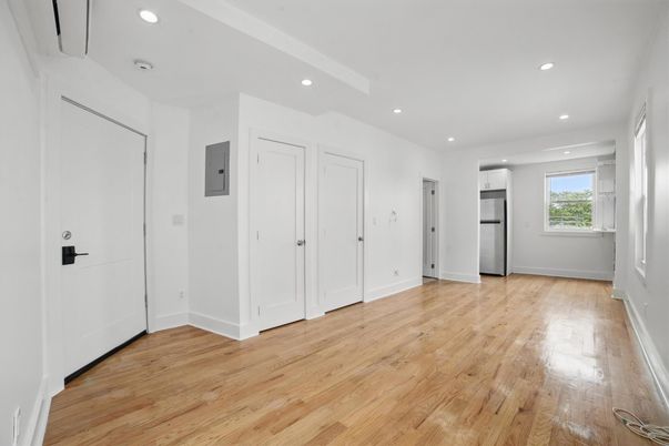 Empty room, Interior, Recessed Lighting, Wood Texture Flooring
