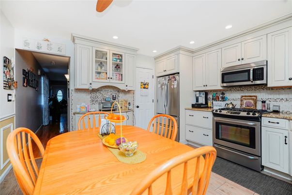 Dining room, Interior, Kitchen, Recessed Lighting, Stainless Steel Appliances