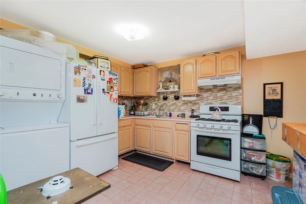Interior, Kitchen, Stone Walls, Washer