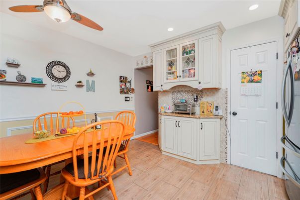 Dining room, Interior, Kitchen, Recessed Lighting, Wood Texture Flooring