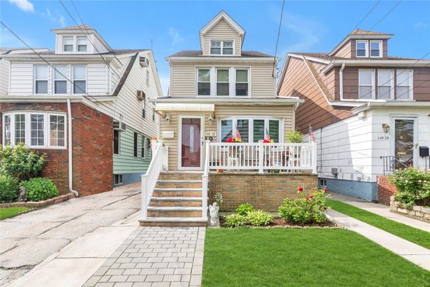 Exterior, Facade, Brick Facade, American Foursquare
