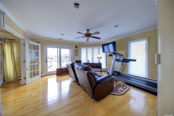 Fitness Equipment, Interior, Living room, Wood Texture Flooring
