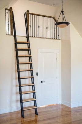 Interior, Pendant Lights, Wood Texture Flooring