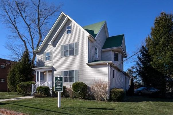 Exterior, Facade, Queen Anne Victorian