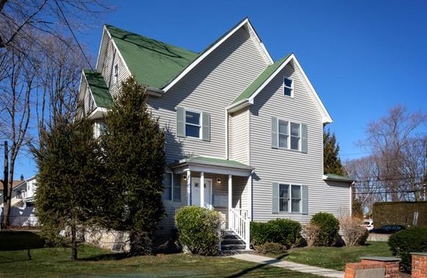 Exterior, Facade, Queen Anne Victorian