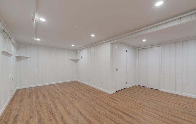 Empty room, Interior, Recessed Lighting, Wood Texture Flooring