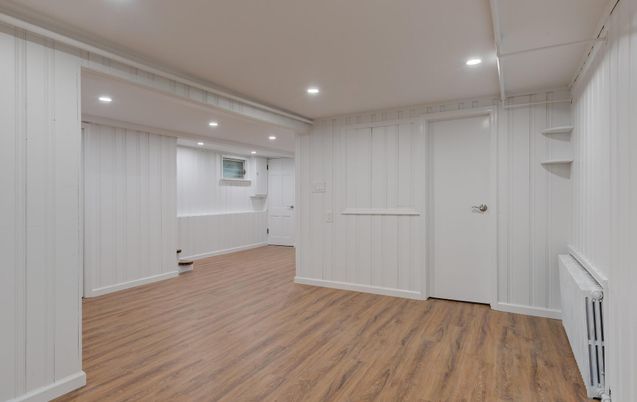 Empty room, Interior, Recessed Lighting, Wood Texture Flooring