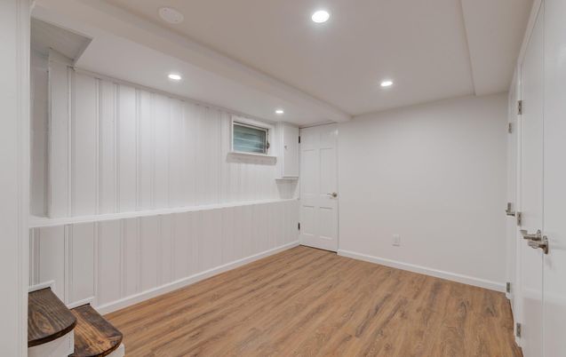 Empty room, Interior, Recessed Lighting, Wood Texture Flooring