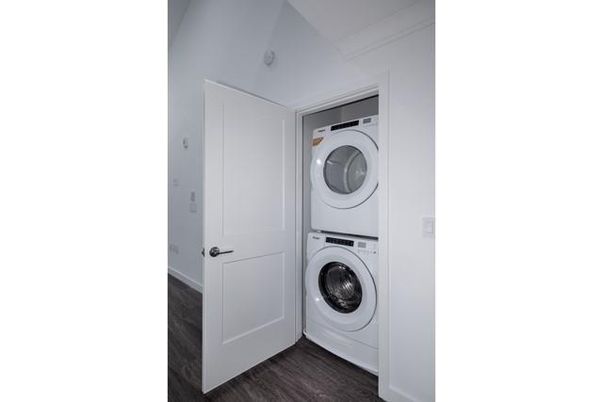 Interior, Utility Closets, Washer, Wood Texture Flooring