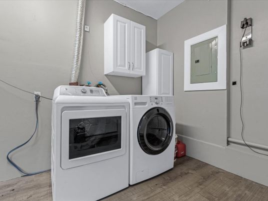 Interior, Washer, Wood Texture Flooring