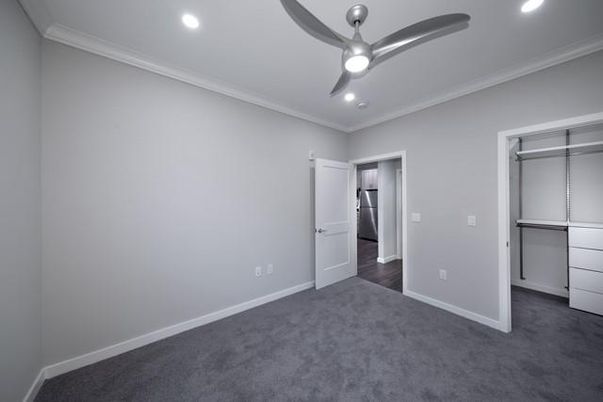 Empty room, Interior, Recessed Lighting