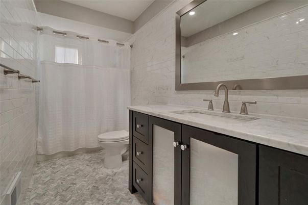 Bathroom, Interior, Marble, Recessed Lighting