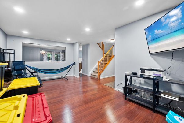 Interior, Recessed Lighting, Wood Texture Flooring