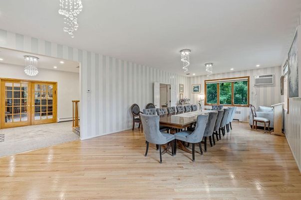 Chandelier, Dining room, Interior, Pendant Lights, Recessed Lighting, Wood Texture Flooring