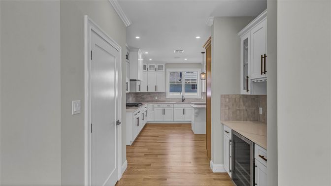 Interior, Kitchen, Recessed Lighting, Water, Wood Texture Flooring