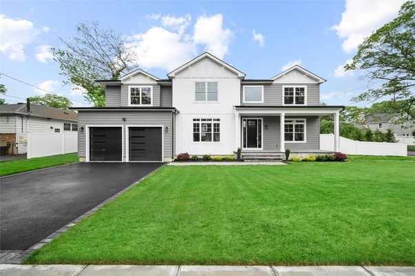 Attached, Exterior, Facade, Farmhouse