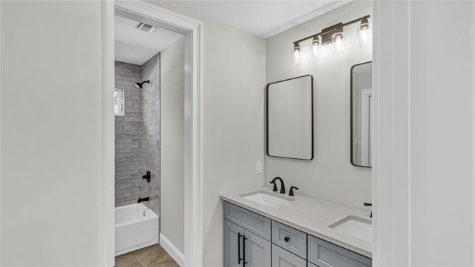 Bathroom, Dual Sink Vanities, Interior