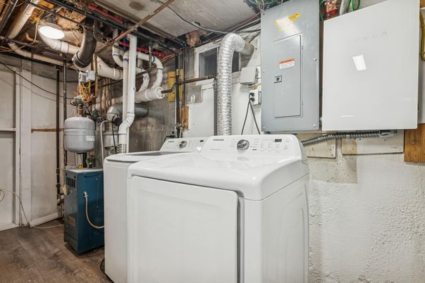 Interior, Washer, Wood Texture Flooring