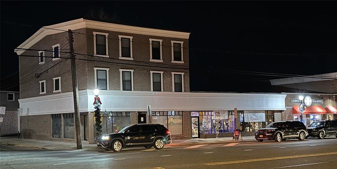Exterior, Facade, Brick Facade, Rowhouse