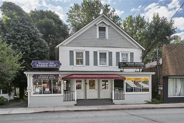 Exterior, Facade, Queen Anne Victorian