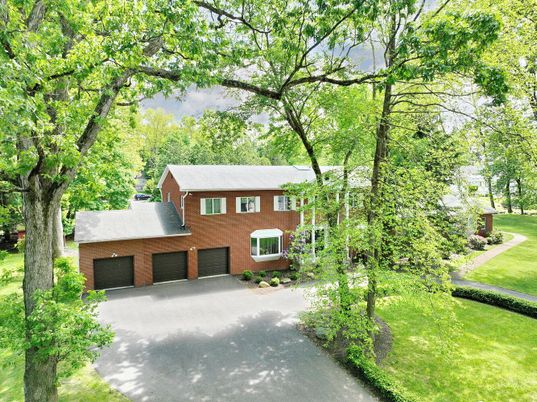 Attached, Exterior, Facade, Brick Facade, Log Home