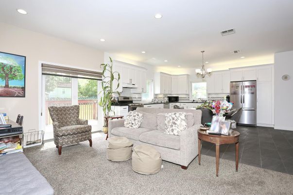 Interior, Kitchen, Living room, Pendant Lights, Recessed Lighting, Stainless Steel Appliances
