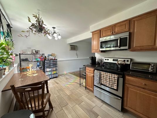 Chandelier, Dining room, Interior, Kitchen, Stainless Steel Appliances, Wood Texture Flooring