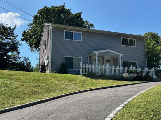 Exterior, Facade, Raised Ranch