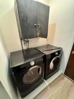Interior, Washer, Wood Texture Flooring