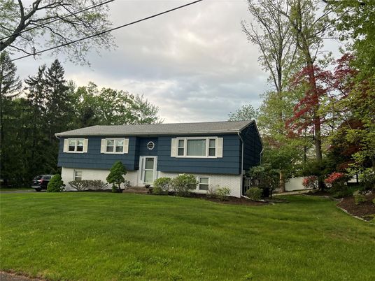 Backyard, Exterior, Facade, Raised Ranch