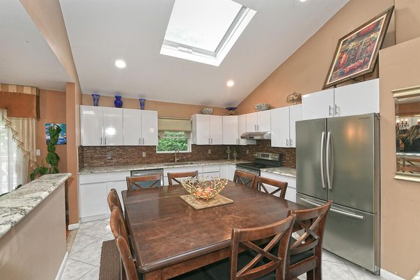Dining room, Interior, Kitchen, Recessed Lighting