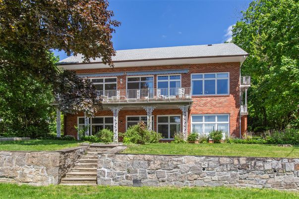 Exterior, Facade, Brick Facade, Georgian