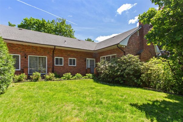 Exterior, Facade, Brick Facade, Ranch