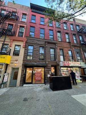 Exterior, Facade, Rowhouse