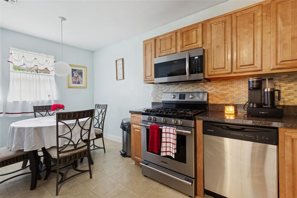 Dining room, Interior, Kitchen, Pendant Lights, Stainless Steel Appliances