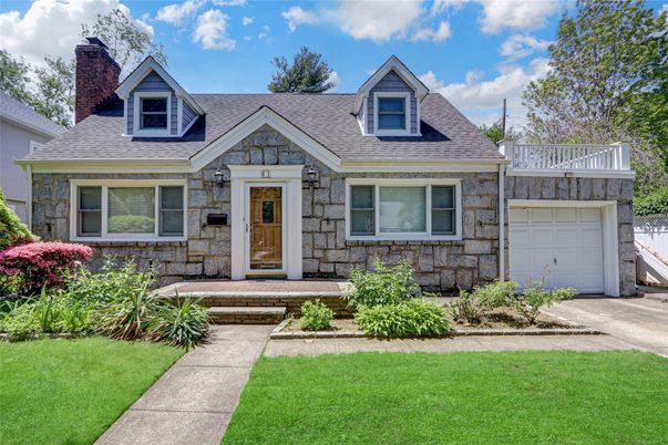 Attached, Exterior, Facade, Cape Cod